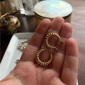 14K Gold Vintage Shrimp Hoop Earrings